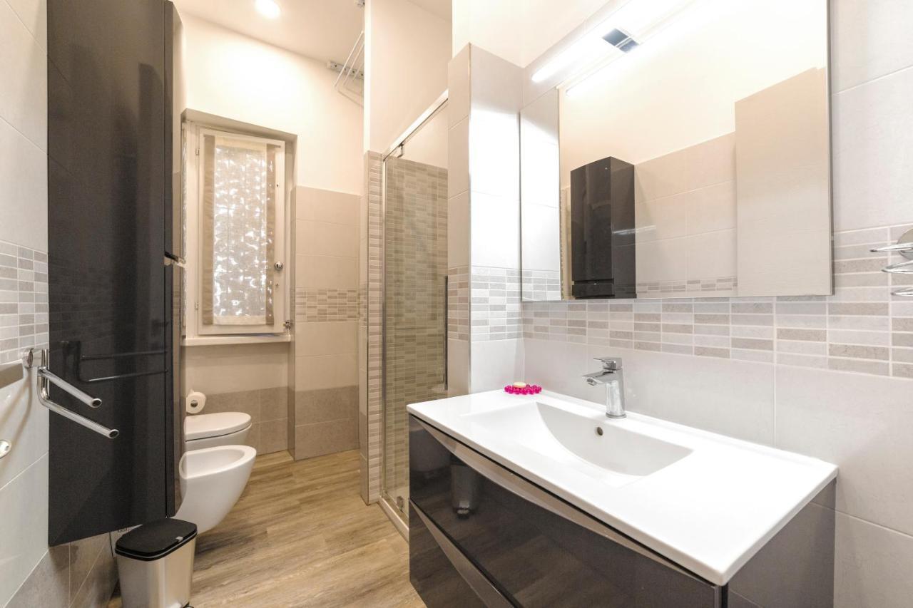 A Due Passi Da Piazza Firenze Apartment Milan Luaran gambar